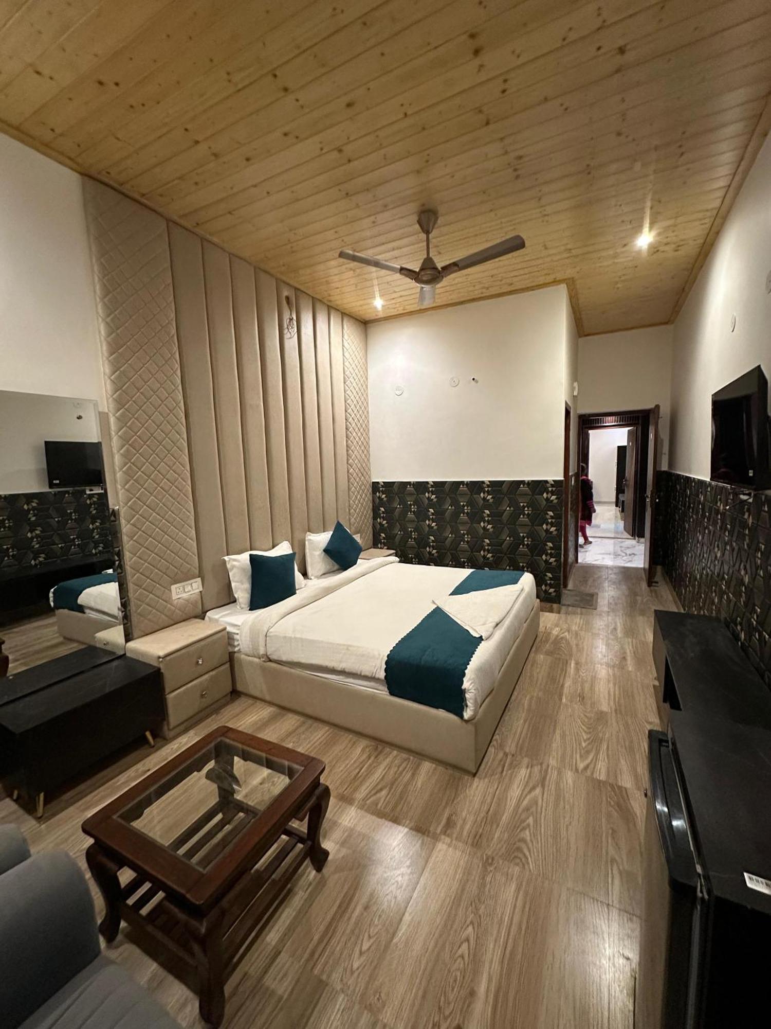 La Casca Experience Hotel Zirakpur Kültér fotó